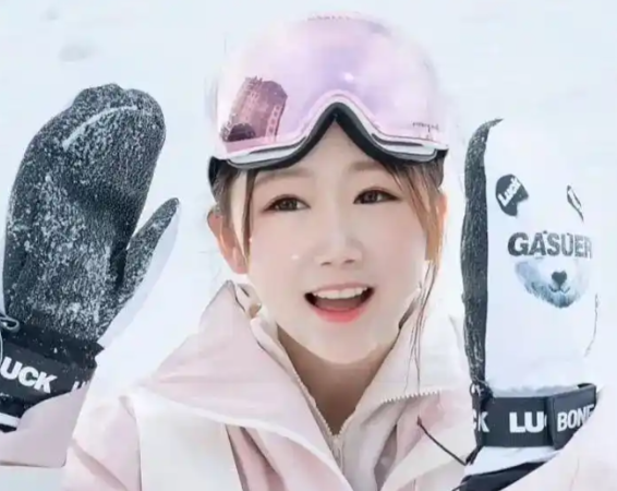 ▲▼27歲甜美網紅突發腦溢血過世。（圖／翻攝自微博）