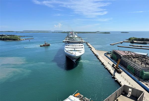 ▲國際郵輪領航星號航行澎湖港。（圖／花蓮港務分公司）