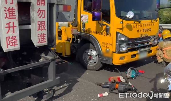 ▲國道3號善化段15日下午驚傳嚴重車禍！一輛載有嘉義縣1所國中分校棒球隊成員的廂型車，撞上公務防撞車，造成車內8人受困受傷，台南市消防局將8名傷者搶救脫困送醫。（圖／記者林東良翻攝）