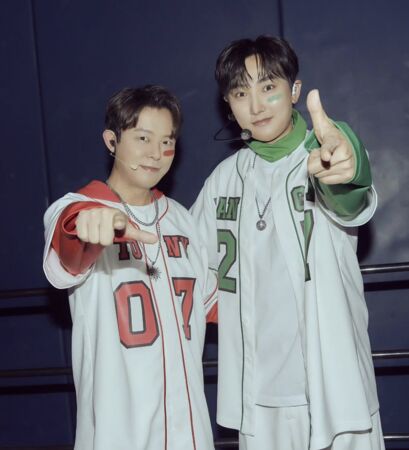 ▲▼破天荒傳奇合照！H.O.T.完整體有洋蔥　20年鐵粉淚：我的青春。（圖／翻攝自Tony An IG）