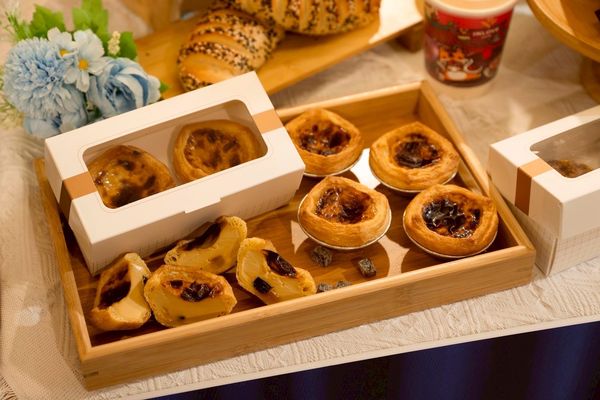 ▲▼攜手日本甜點王子西園誠一郎、世界麵包冠軍王鵬傑，共同打造黑糖舒壓系烘焙麵包及甜點。（圖／業者提供）