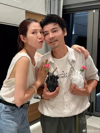 ▲蔡少芬與張晉結婚17年感情依舊。（圖／翻攝自張晉微博）