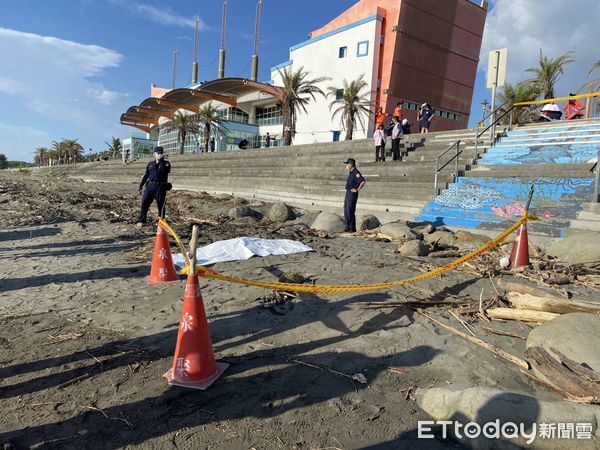 ▲台南黃金海岸後方海岸15日下午被人發現有遺體，經家屬指認該名死者為戲水失蹤23天的鍾姓學童。（民眾提供）