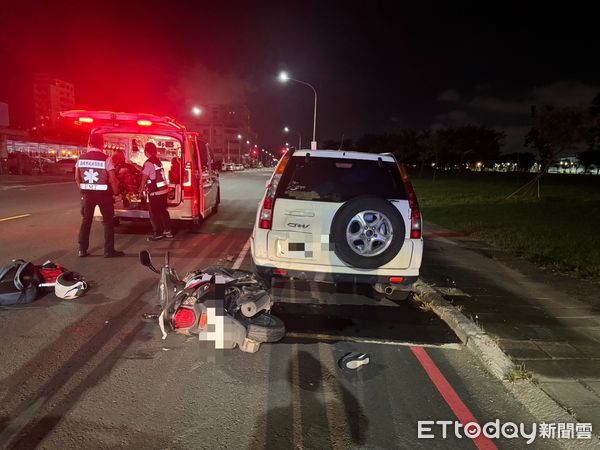 ▲▼呂姓男子昨晚騎車行經翠亨北路時，突然遭到路邊竄出的野狗追逐，驚嚇失控，不慎擦撞停放在路邊停車格內的休旅車。（圖／記者吳世龍翻攝）