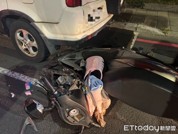 ▲▼呂姓男子昨晚騎車行經翠亨北路時，突然遭到路邊竄出的野狗追逐，驚嚇失控，不慎擦撞停放在路邊停車格內的休旅車。（圖／記者吳世龍翻攝）