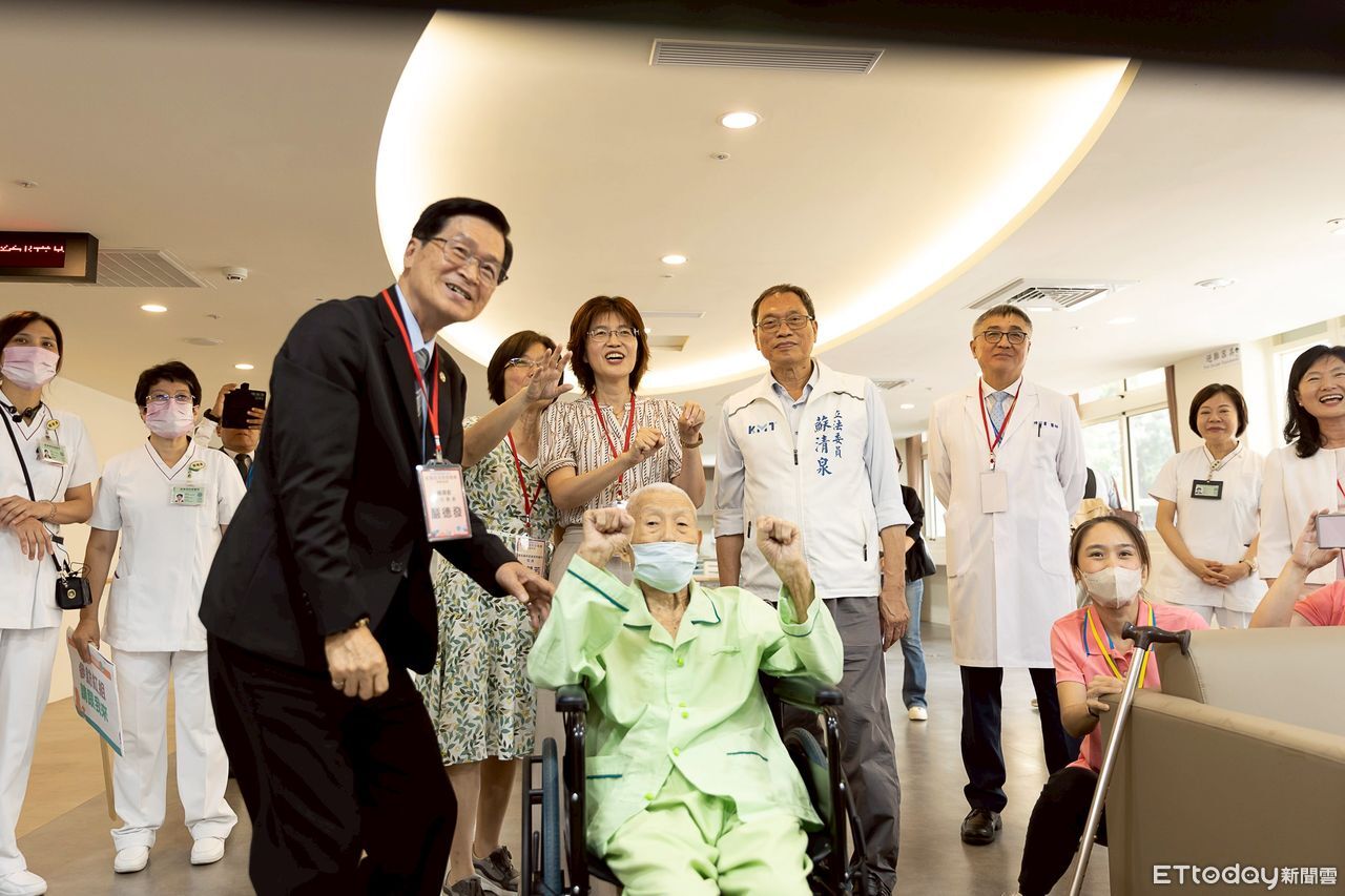 屏榮龍泉分院松鶴長照揭版啟用　屏東邁向醫養合一新里程