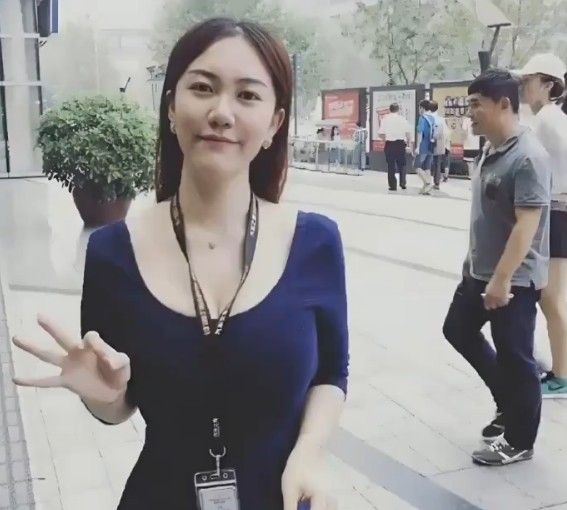 ▲▼大陸86歲國畫大師范曾去年與小50歲的第4任妻子徐萌結婚，近日傳出作品疑被妻子盜賣，人失蹤的消息。（圖／翻攝自微博）