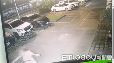 嚇壞！女車停潮州火車站　下車回頭驚見陌生男闖後座偷鑰匙