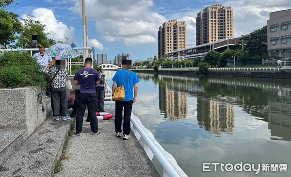 ▲▼今天上午前鎮區媽祖港橋旁驚傳一名女子意外落水，消防局獲報後立刻出動人車前往現場搶救，成功將女子救起。（圖／記者吳世龍翻攝）