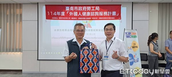 ▲台南市勞工局與統一實業合作，設置移工行動健康服務站，提供醫療與心理諮詢。（記者林東良翻攝，下同）