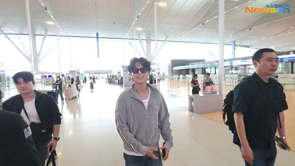 ▲▼朴寶劍16日上午出發來台灣。（圖／翻攝自Newsen）