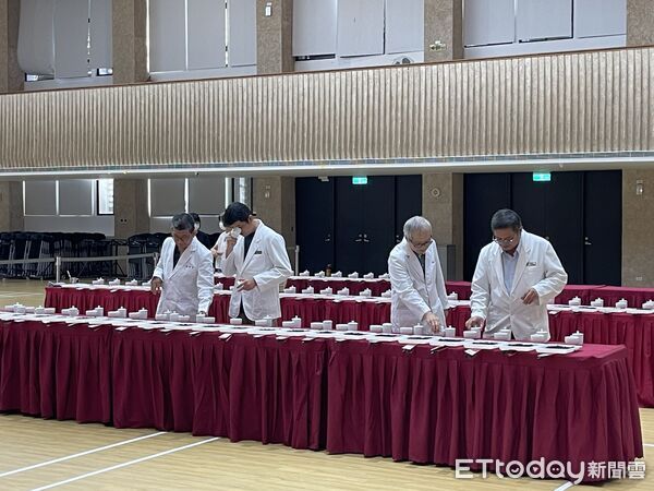 ▲▼評審從茶葉的外觀、水色、香氣、滋味等表現進行嚴格評分。（圖／花蓮縣政府提供，下同）