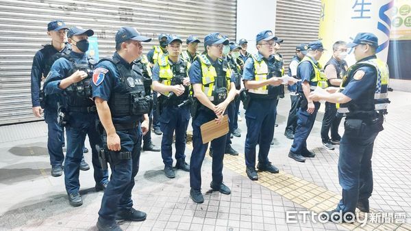 ▲桃園警分局武陵派出所昨晚執行雷霆除暴專案前勤前教育。（圖／記者沈繼昌翻攝）