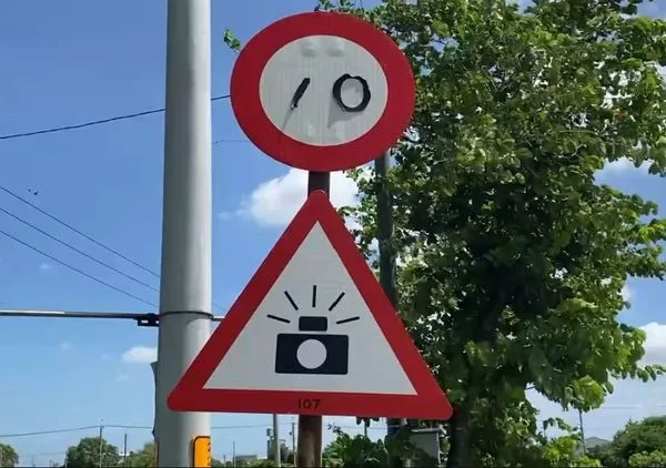 ▲埤頭鄉彰水路限速70公里因貼紙掉落，成10公里意外成為話題。（圖／民眾提供）