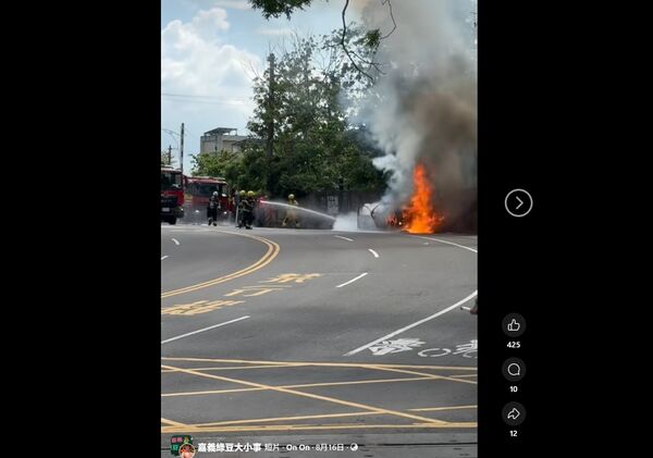 ▲▼嘉義林森東路梅香園附近發生火燒車。（圖／翻攝自嘉義綠豆大小事）