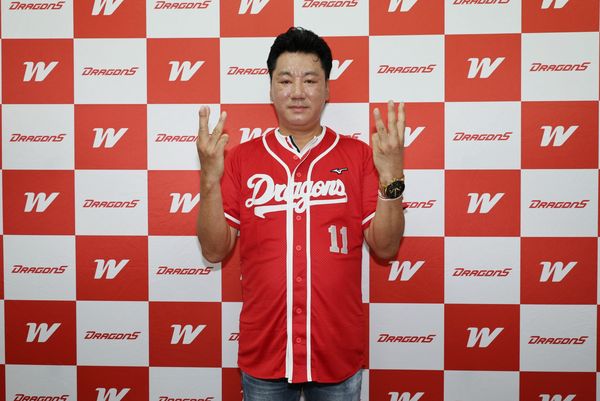 ▲▼金德七受邀參加味全龍復古日。（圖／味全龍提供）