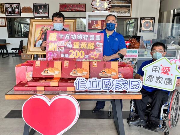 ▲網推黑手牌蛋黃酥好吃。（圖／記者唐詠絮翻攝）