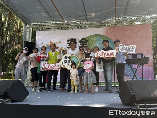 ▲現場設攤闖關遊戲，大小朋友玩得不亦樂乎，寓教於樂學防中毒。（圖／記者游瓊華翻攝）