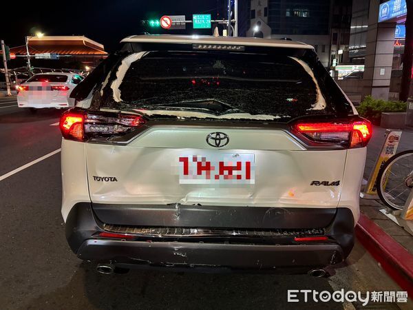 ▲▼北市中正區大客車追撞多元計程車　乘客嘴唇受傷送醫。（圖／記者邱中岳翻攝）