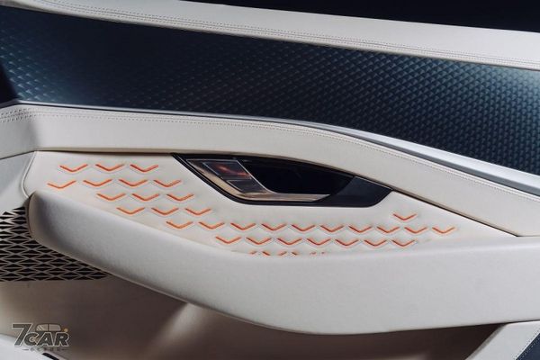 Mulliner 客製化再創巔峰　Bentley 首輛 Batur Convertible 正式現身