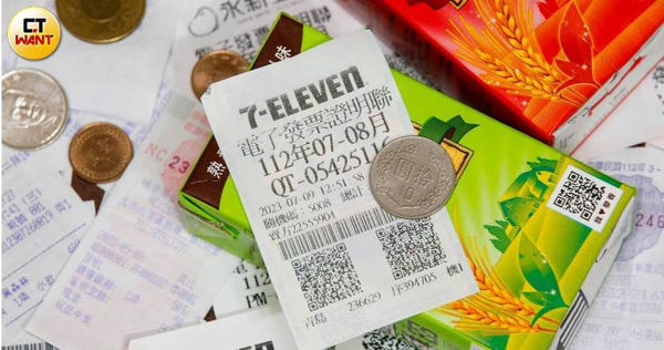 今年3、4月期統一發票中獎號碼已經在5月25日公布，但至今仍有6位中獎者尚未領獎，其中包含3張千萬特別獎、2張200萬元特獎，以及1張雲端發票百萬獎。（示意圖／黃耀徵攝）