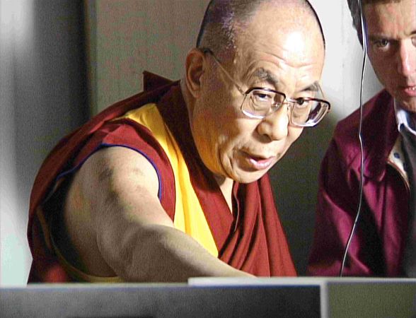 ▲「2025世界民族電影節」閉幕片《與達賴喇嘛談心：尋找幸福的智慧》。（圖／海鵬影業提供）