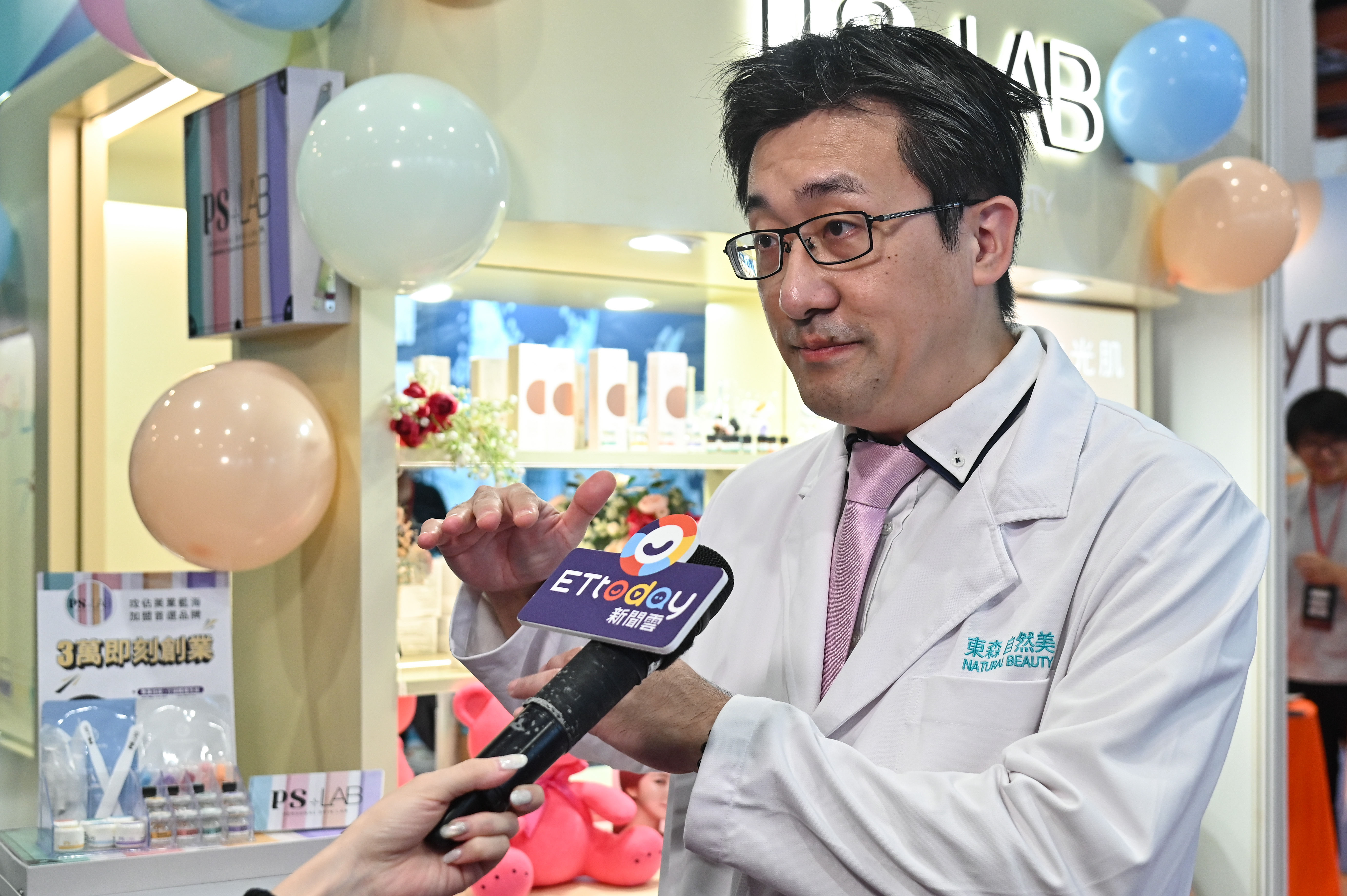 ▲▼東森自然美全新品牌「PS+LAB」參加世貿美容展，東森自然美蔡育儒研發協理。（圖／記者李毓康攝）