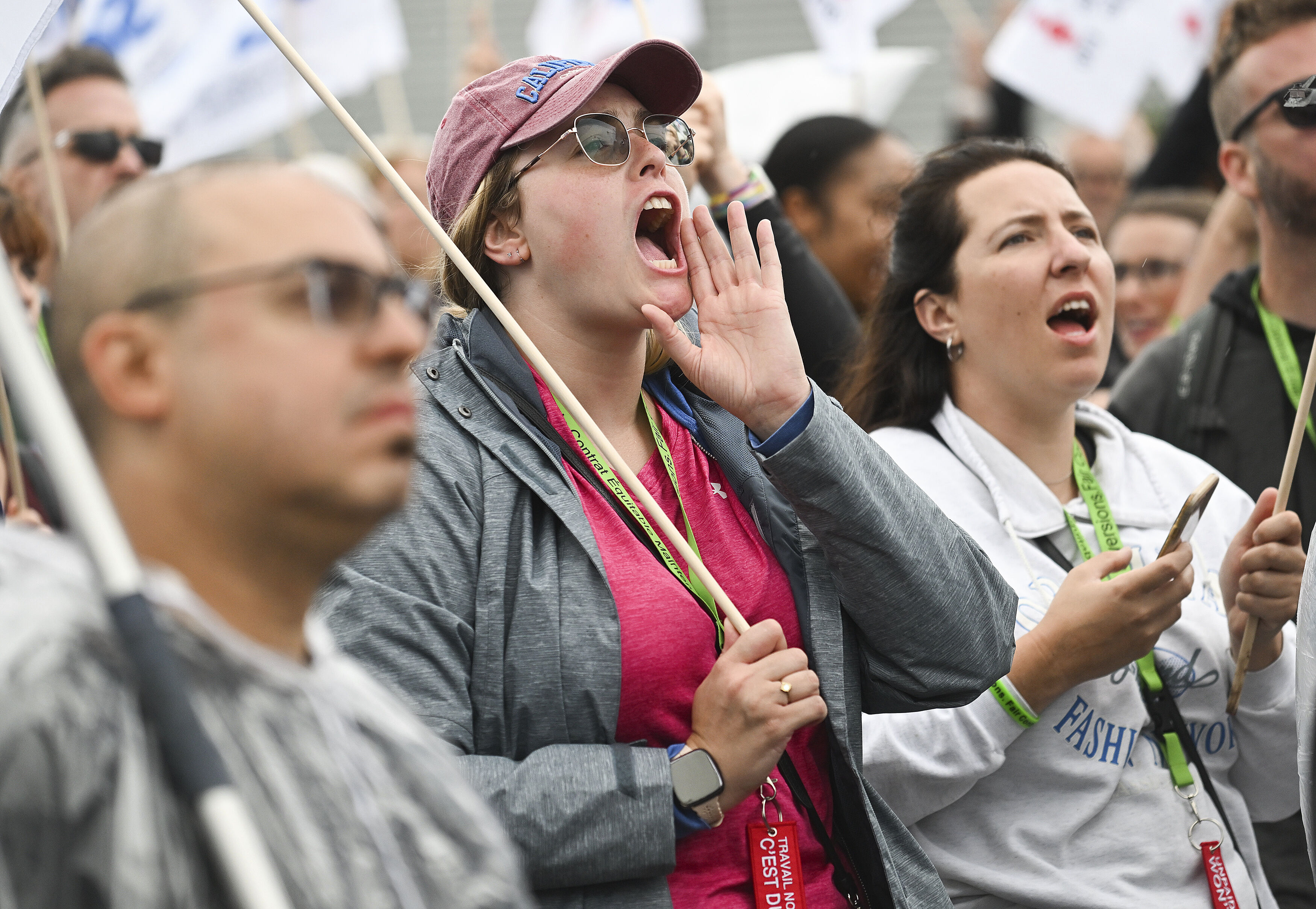 ▲▼加拿大航空空服員發起罷工，群眾在蒙特婁總部外抗議。（圖／達志影像／美聯社）