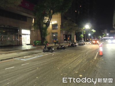 台中回收車廚餘灑一地!害2騎士慘摔 駕駛最高罰1萬8+吊照
