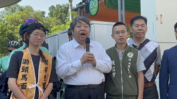 ▲▼罷免國民黨立委游顥團體「去游除垢」與經濟民主連合今發起大型車掃行動，民進黨立委陳亭妃、黃捷，以及民進黨南投議員陳玉鈴、經濟民主連合智庫召集人賴中強都參與。（圖／罷團「去游除垢」提供）