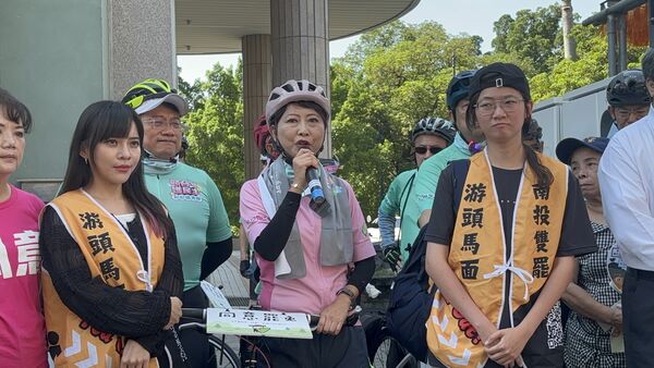 ▲▼罷免國民黨立委游顥團體「去游除垢」與經濟民主連合今發起大型車掃行動，民進黨立委陳亭妃、黃捷，以及民進黨南投議員陳玉鈴、經濟民主連合智庫召集人賴中強都參與。（圖／罷團「去游除垢」提供）