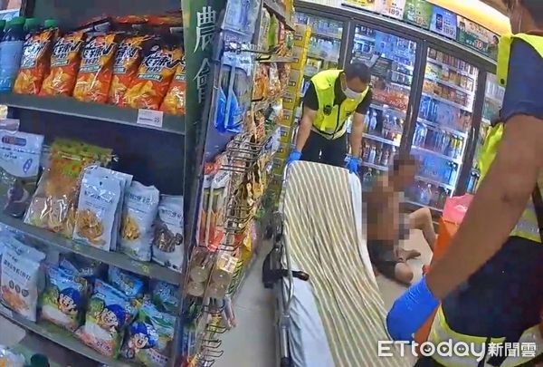 ▲通緝犯假裝路倒求救 瑞芳警實習生關鍵識破逮人。（圖／記者郭世賢翻攝）