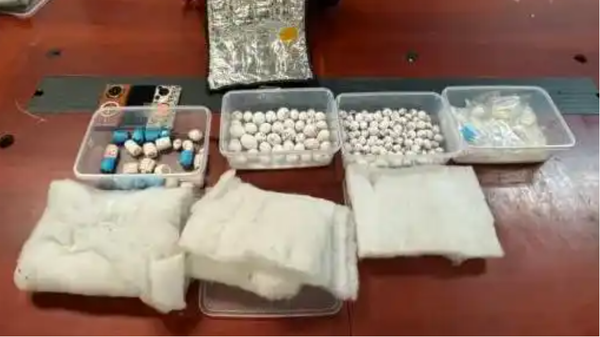 ▲▼ 入境旅客逗留廁所，竟把223多枚珍稀鸚鵡蛋沖入馬桶進下水道，離奇走私            。（圖／翻攝 百度）