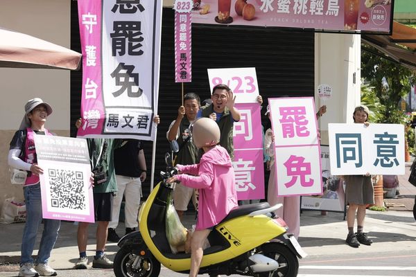 ▲▼民進黨發言人卓冠廷今（17日）上午到南投草屯支援罷免國民黨立委馬文君團體「all 罷馬-罷免馬文君」。（圖／翻攝自Facebook／卓冠廷）