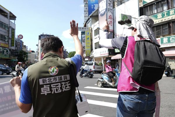 ▲▼民進黨發言人卓冠廷今（17日）上午到南投草屯支援罷免國民黨立委馬文君團體「all 罷馬-罷免馬文君」。（圖／翻攝自Facebook／卓冠廷）