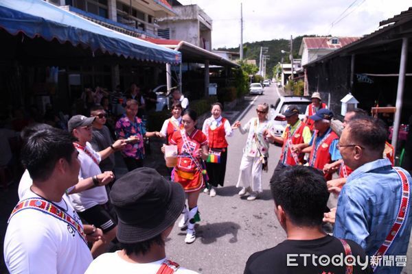 ▲▼花蓮各部落豐年祭輪番上陣，縣長徐榛蔚趕場與族人同樂。（圖／花蓮縣政府提供，下同）