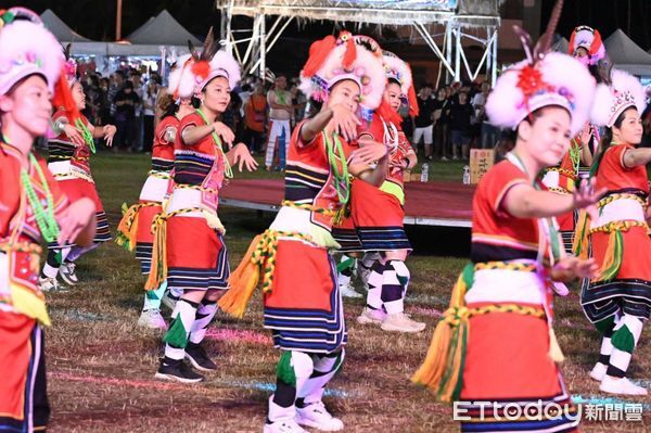 ▲▼花蓮各部落豐年祭輪番上陣，縣長徐榛蔚趕場與族人同樂。（圖／花蓮縣政府提供，下同）
