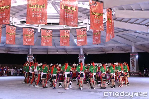 ▲▼花蓮各部落豐年祭輪番上陣，縣長徐榛蔚趕場與族人同樂。（圖／花蓮縣政府提供，下同）