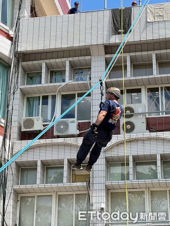 ▲台南市義消參與繩索專業訓練，挑戰垂降、橫渡等高難度操作。（記者林東良翻攝，下同）