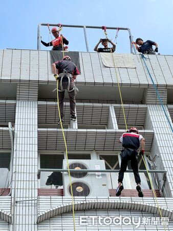 ▲台南市義消參與繩索專業訓練，挑戰垂降、橫渡等高難度操作。（記者林東良翻攝，下同）
