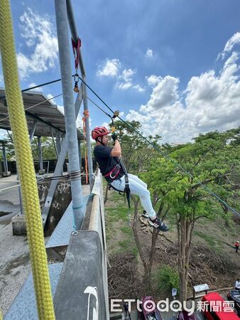 ▲台南市義消參與繩索專業訓練，挑戰垂降、橫渡等高難度操作。（記者林東良翻攝，下同）