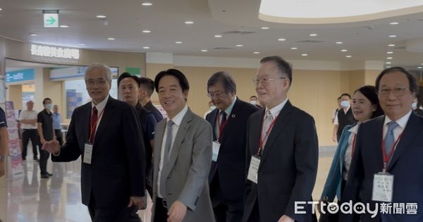 ▲▼被問及內閣改組納入藍白？總統賴清德僅面露微笑。（圖／記者詹詠淇攝）