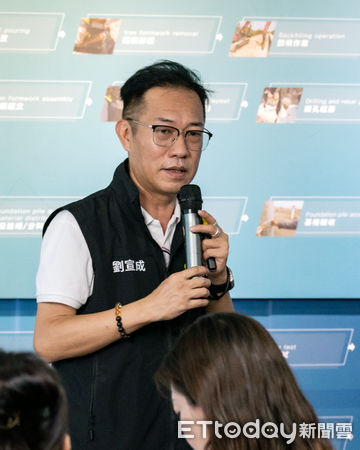 ▲全新完工元融集團新總部正式啟用，董事長鄭渝璉、總經理吳俊澄與執行長劉宣成等人共同揭幕。（圖／記者林東良翻攝，下同）