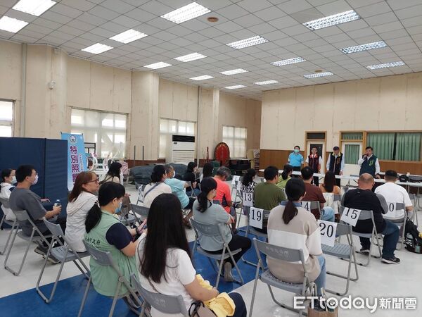 ▲台南市府啟動跨局處支援，各公所人員假日持續投入審核與現場勘查，加速屋損慰助金審查與撥款，盼災民能早日獲得補助。（記者林東良翻攝，下同）