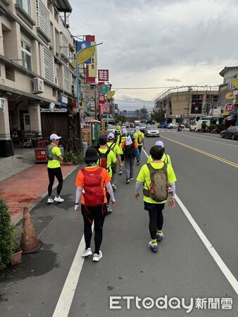 ▲▼中山大EMBA徒步環台23天，號召全台募款做公益。（圖／記者許宥孺翻攝）