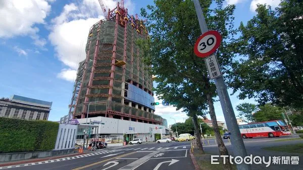 ▲▼             北車旁雙星大樓6天後又傳出火警。（圖／記者黃彥傑攝，下同）