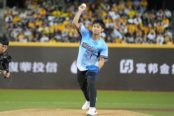 ▲▼楊勇緯開球。（圖／富邦悍將提供）