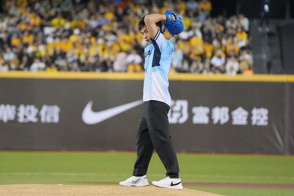 ▲▼楊勇緯開球。（圖／富邦悍將提供）