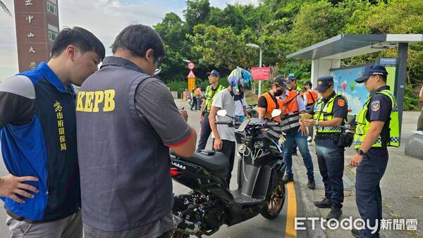 ▲▼高雄稽查炸街猴。（圖／記者許宥孺翻攝）