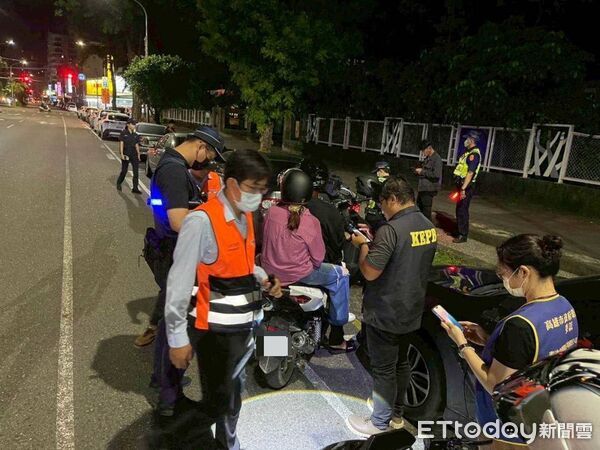 ▲▼高雄稽查炸街猴。（圖／記者許宥孺翻攝）